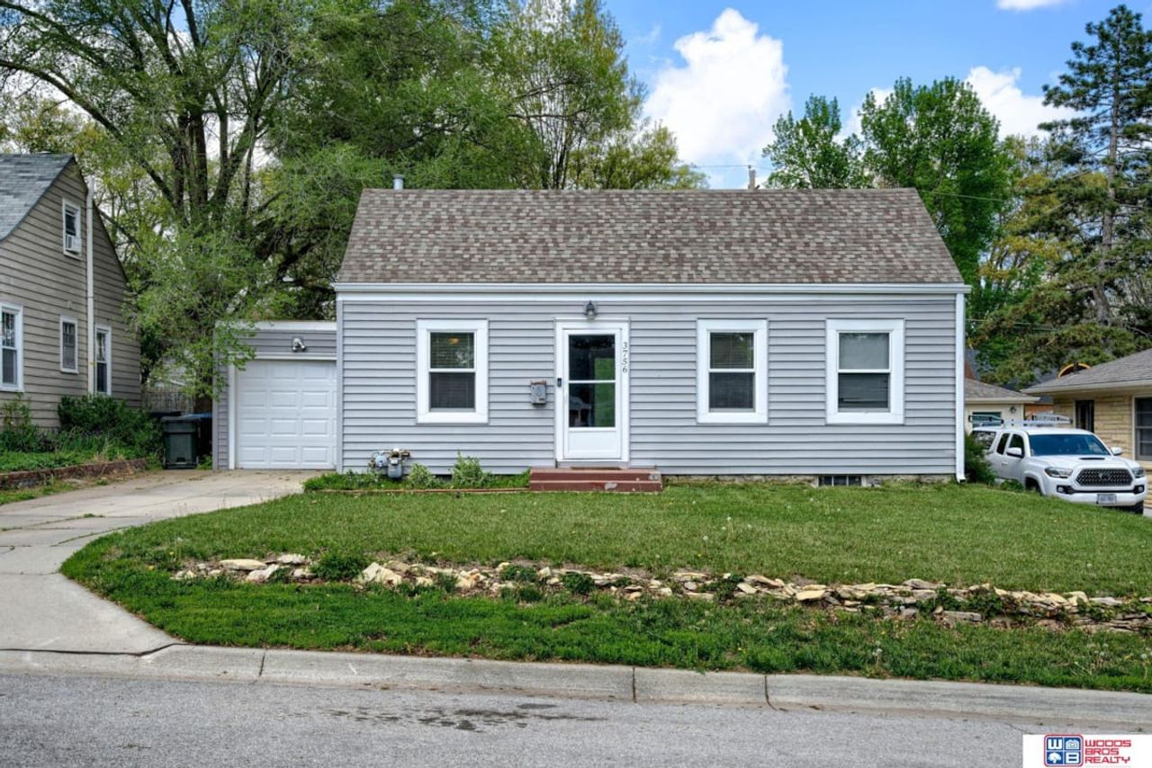 listing, photo 1