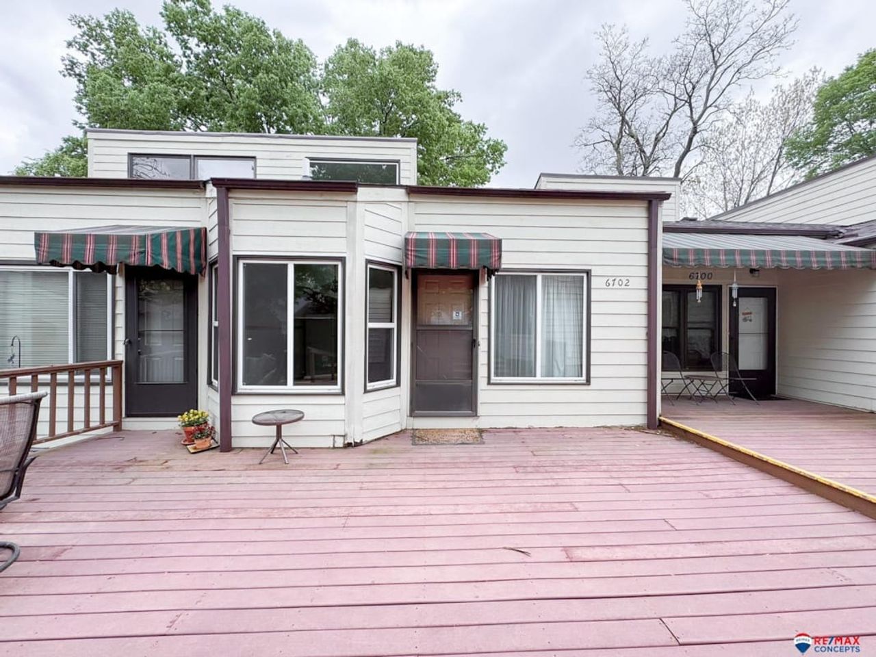 listing, photo 1