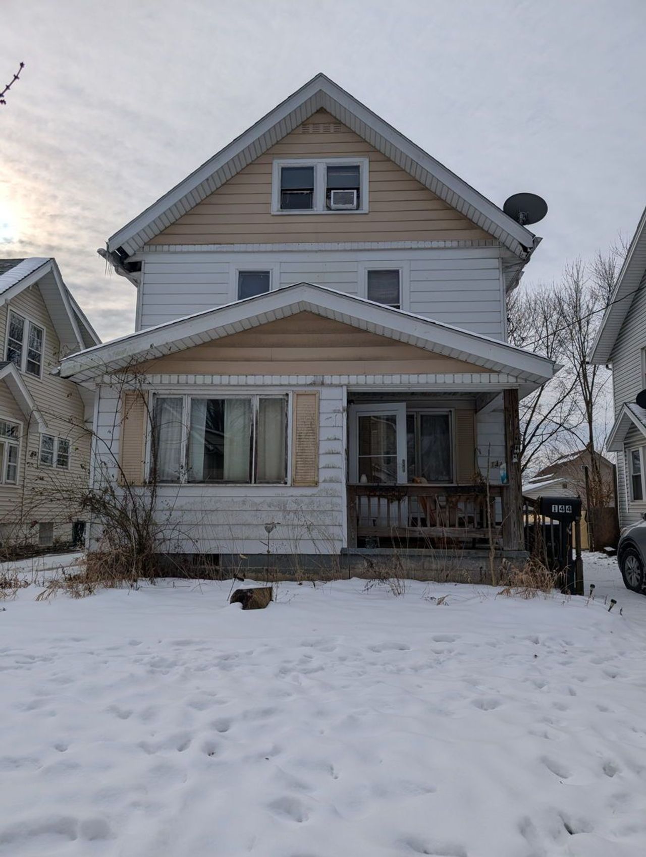 listing, photo 1