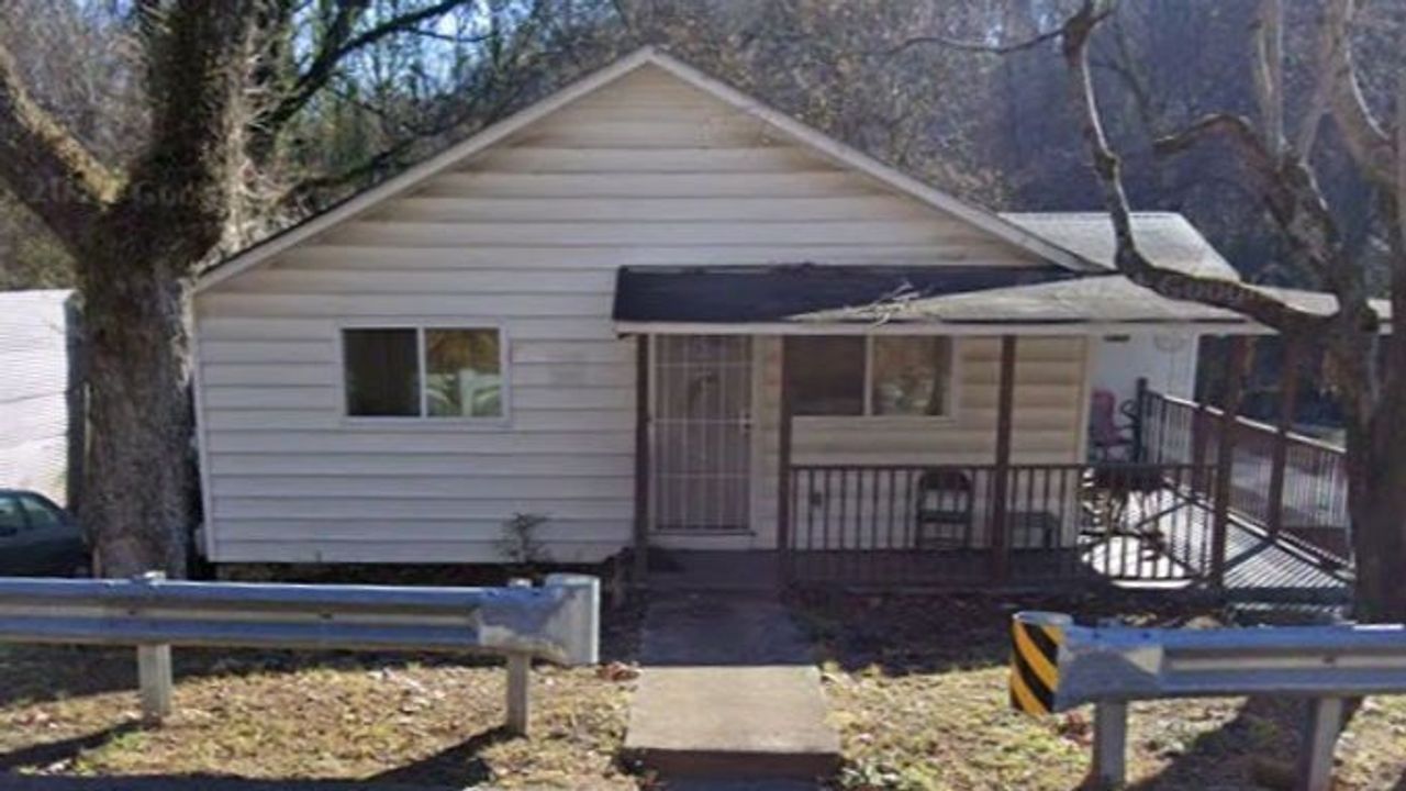 listing, photo 1