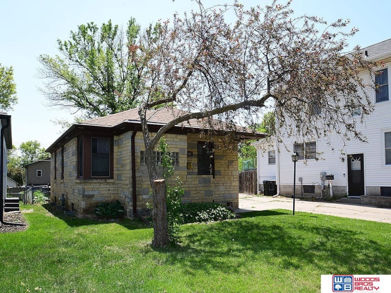 listing, photo 1
