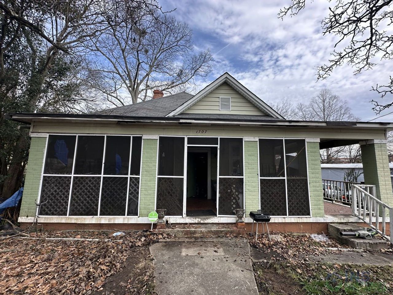 listing, photo 1