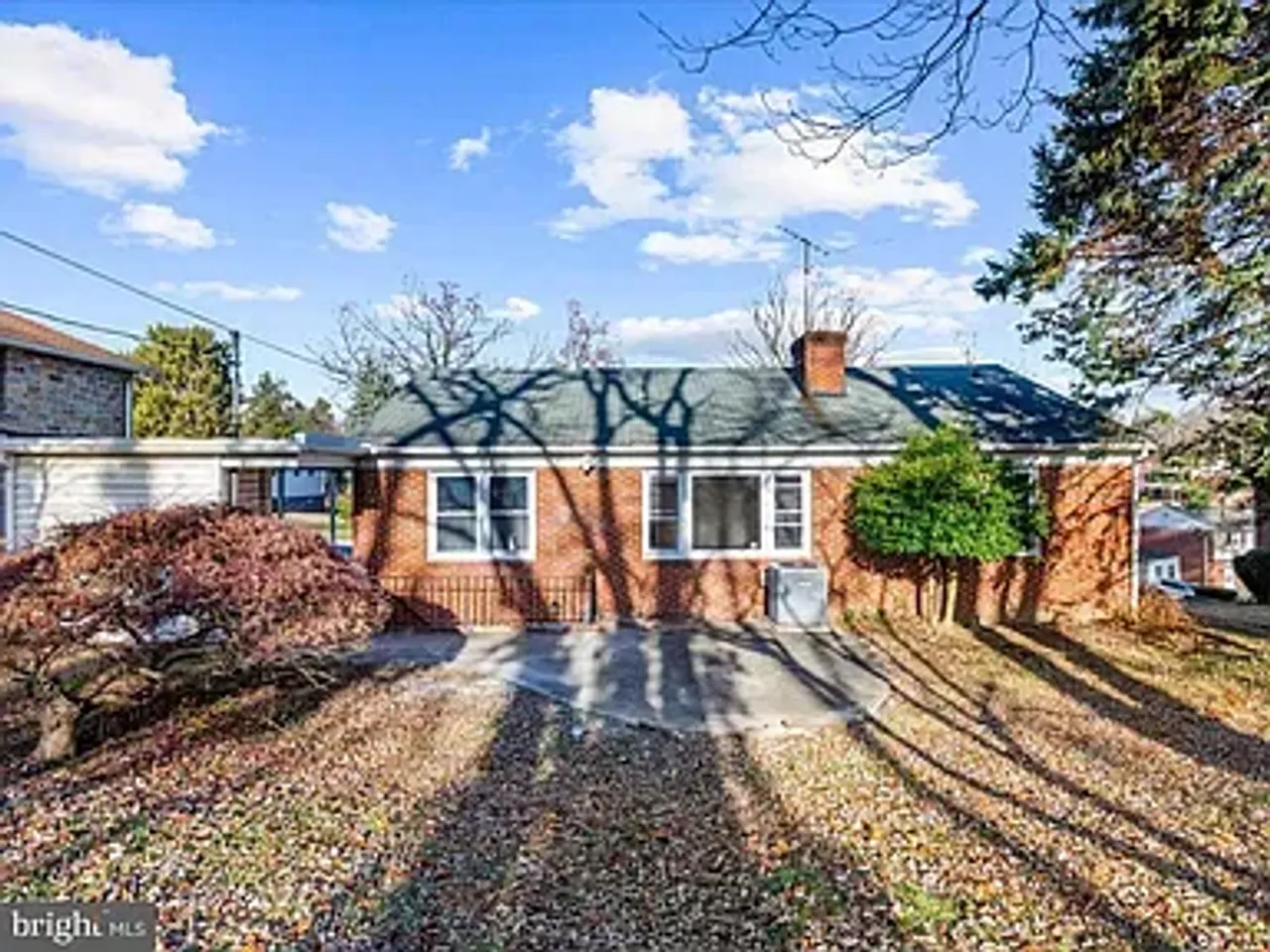 listing, photo 1