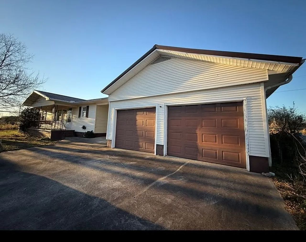 listing, photo 1
