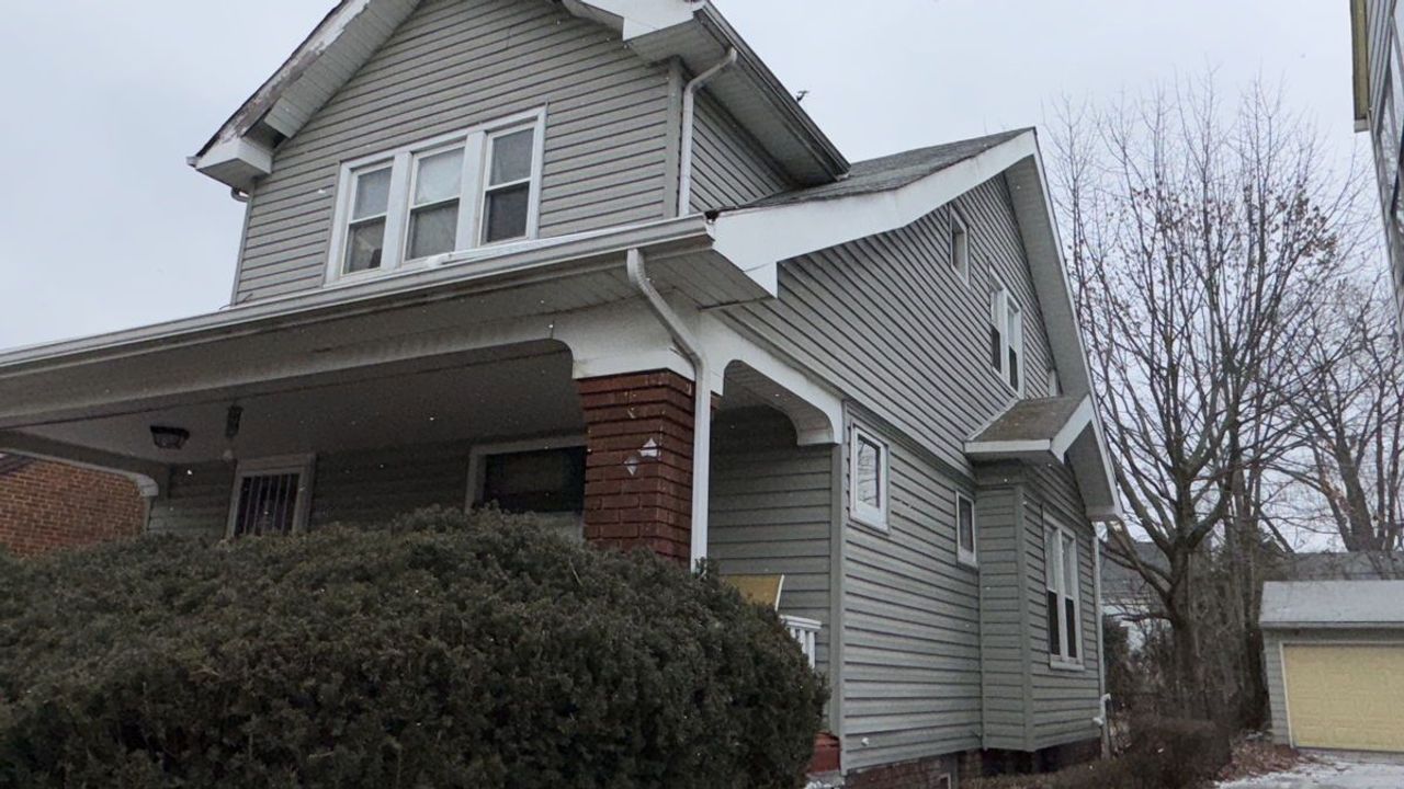 listing, photo 1