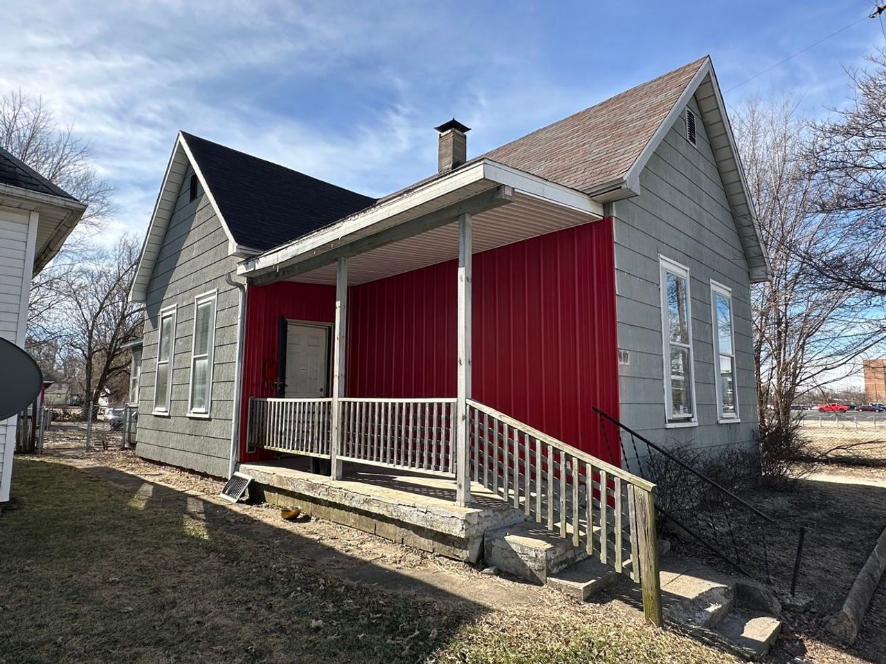 listing, photo 1