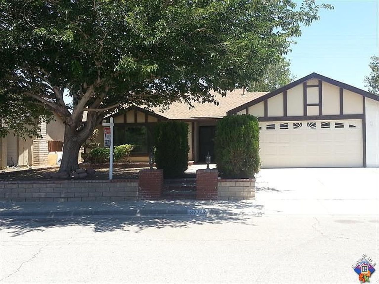 listing, photo 1