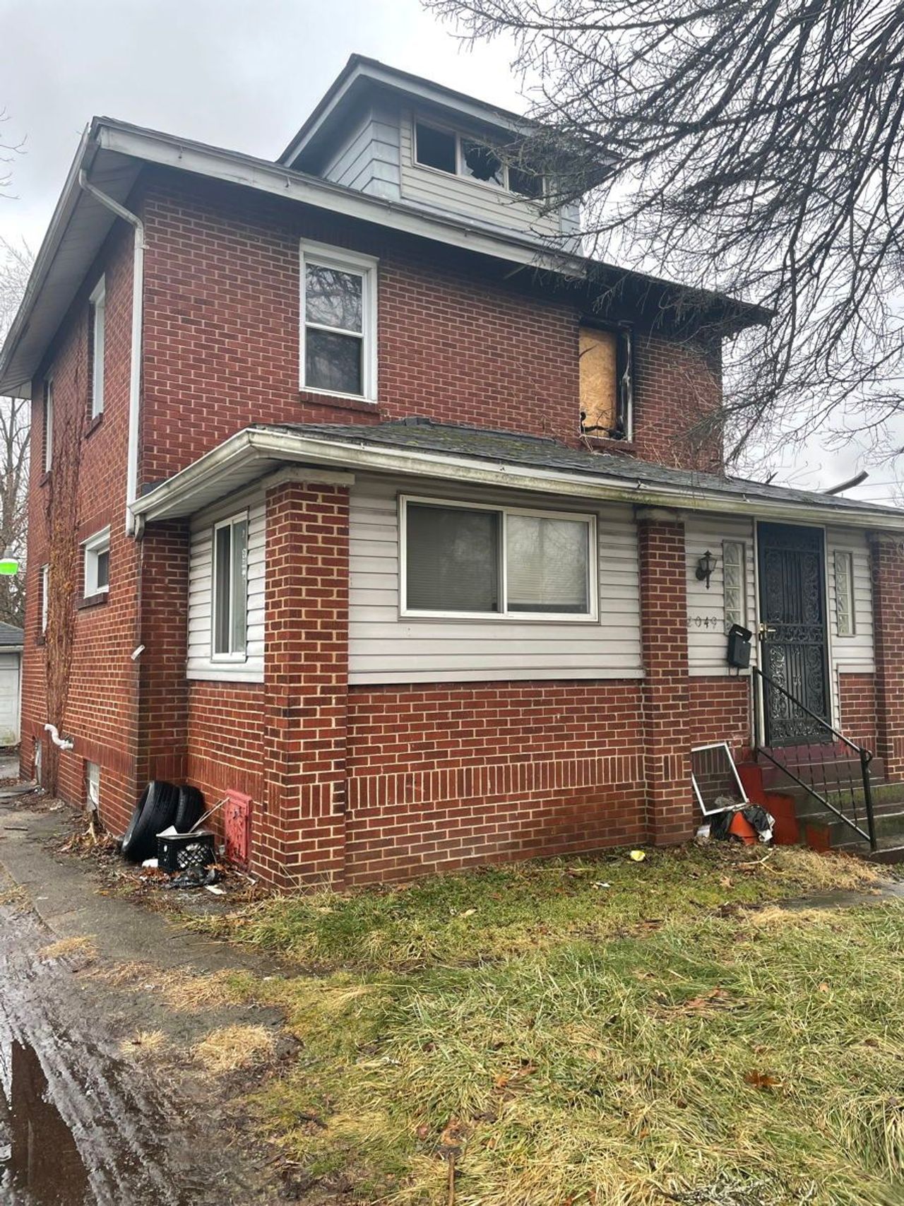 listing, photo 1