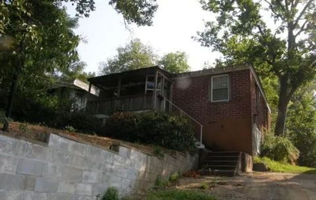 listing, photo 1