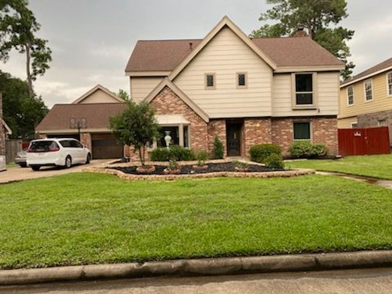 listing, photo 1
