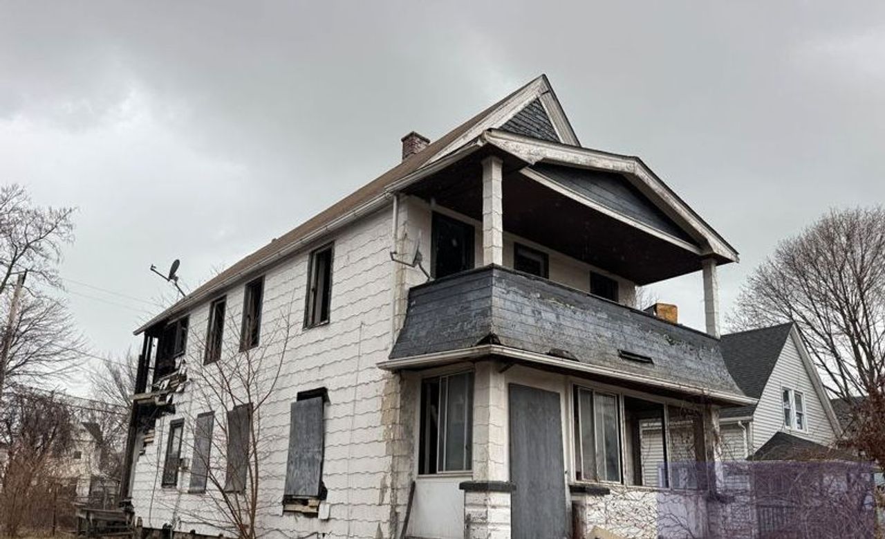 listing, photo 1