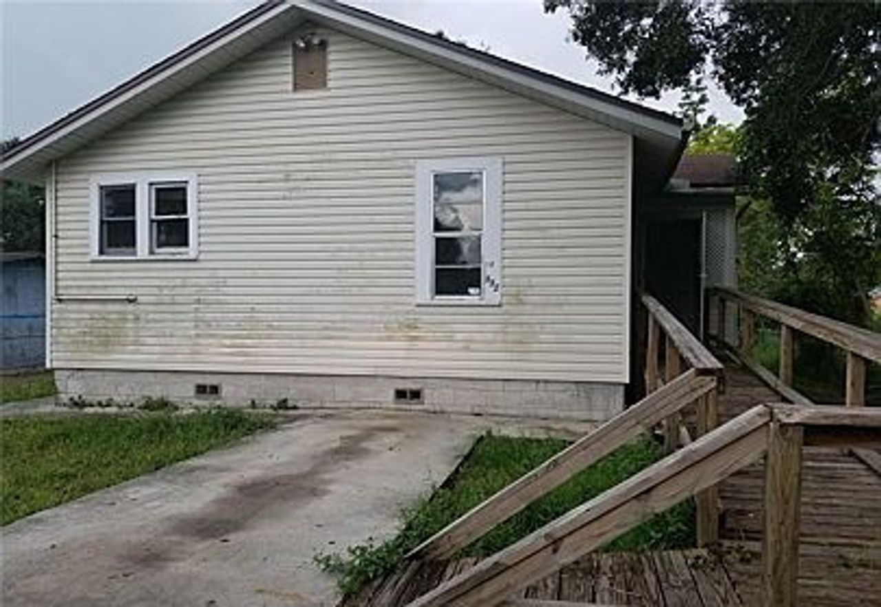 listing, photo 1