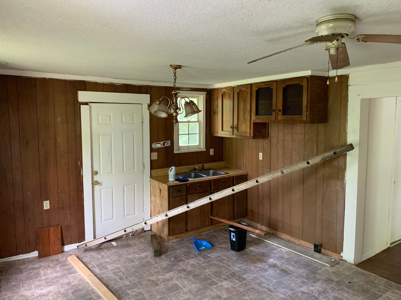listing, photo 1