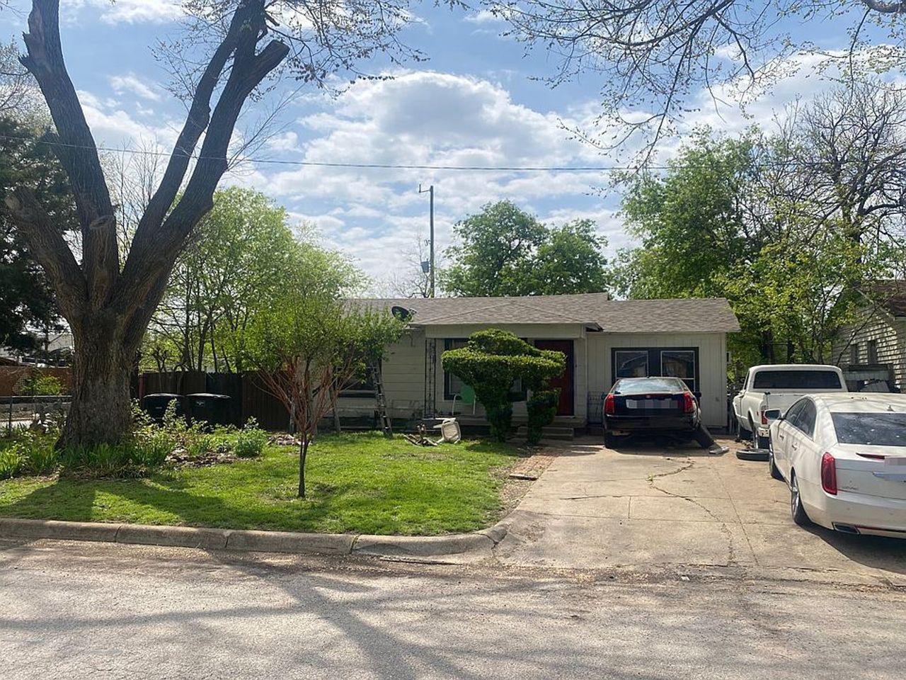 listing, photo 1