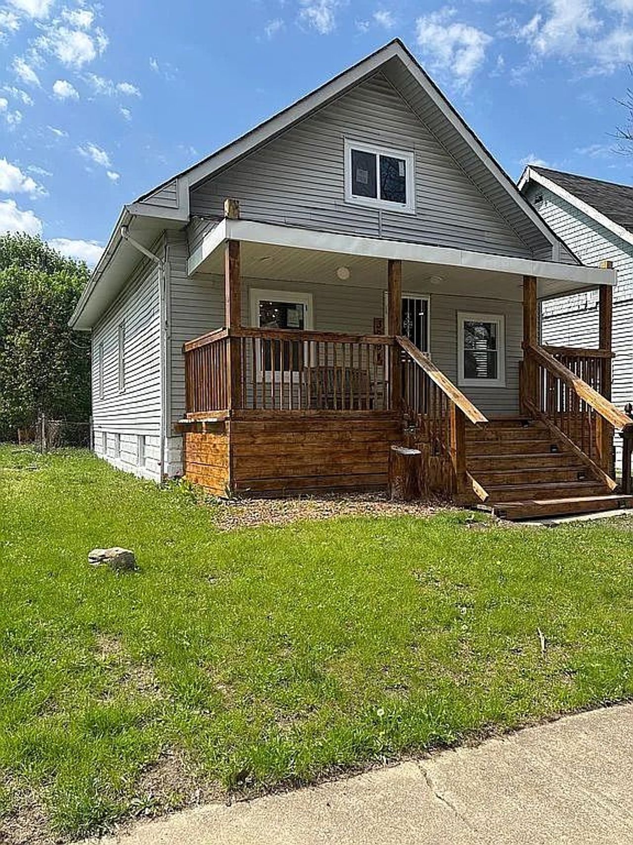listing, photo 1