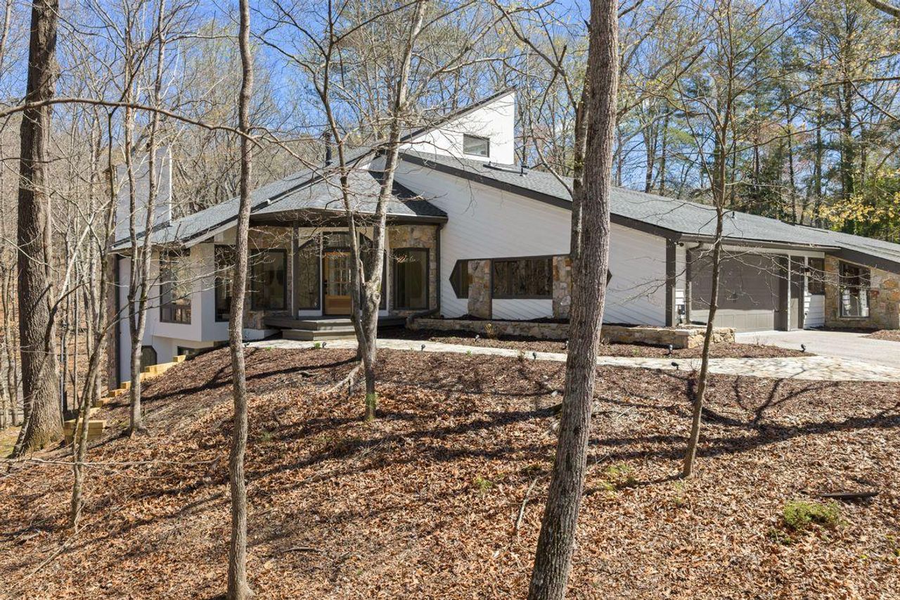 listing, photo 1