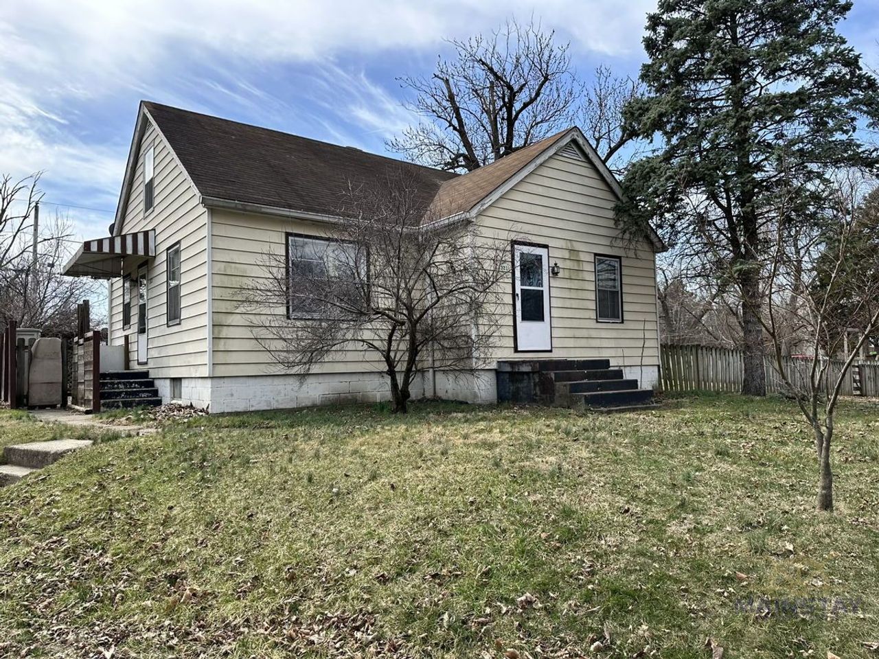 listing, photo 1
