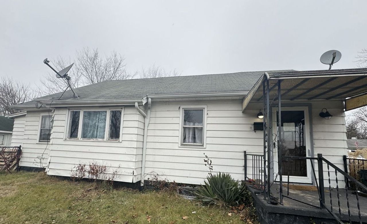 listing, photo 1