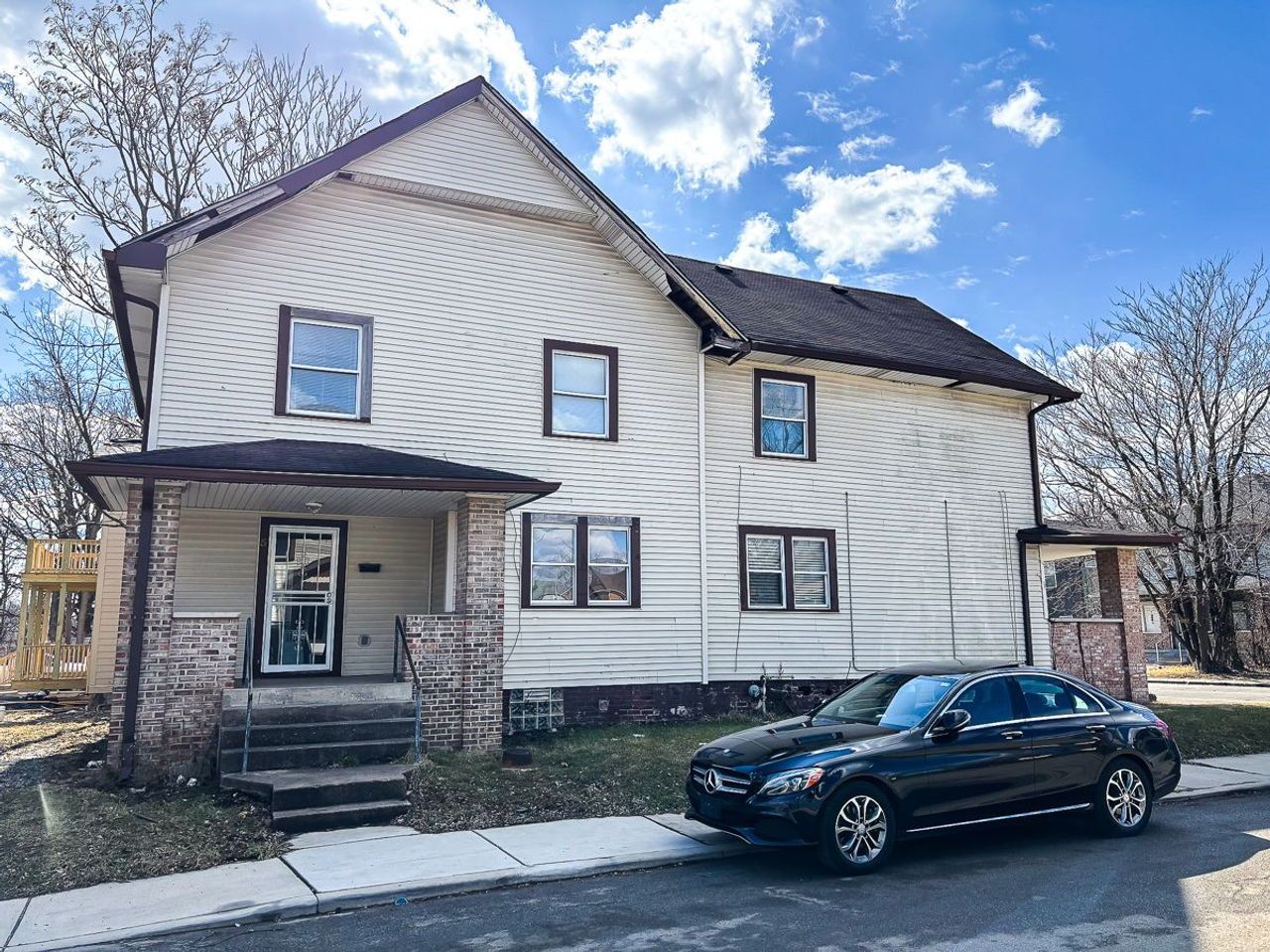 listing, photo 1