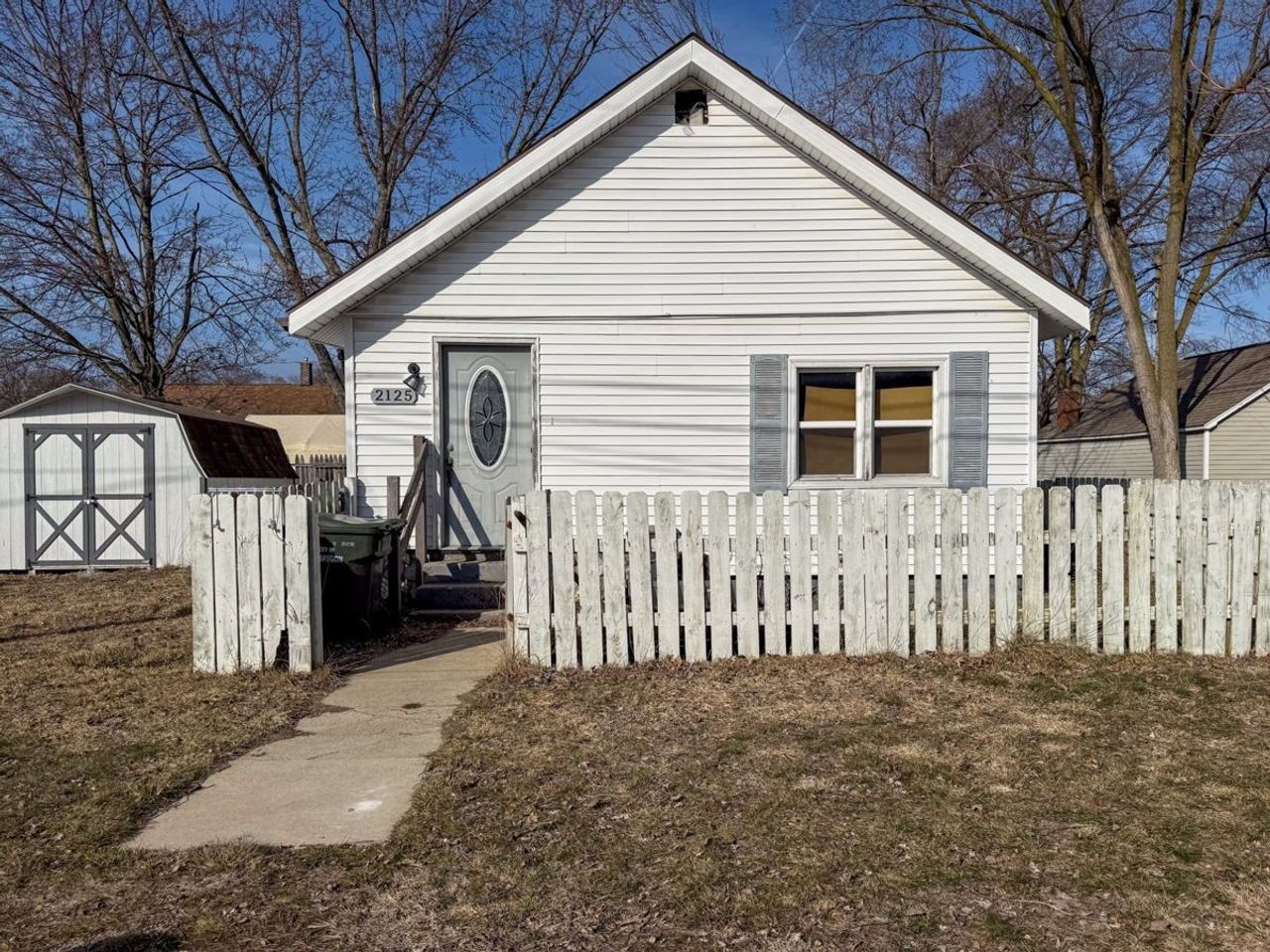 listing, photo 1