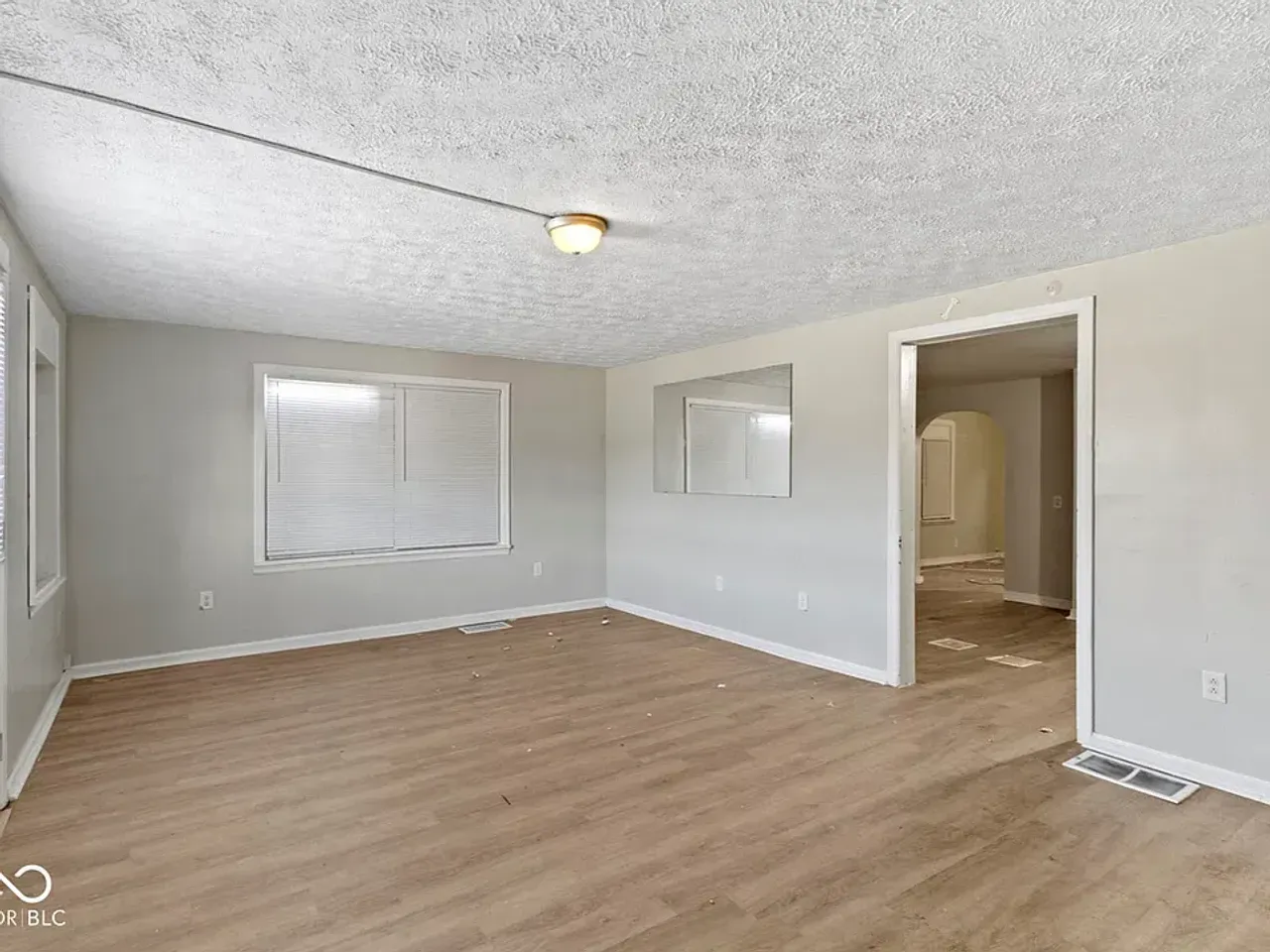 listing, photo 1