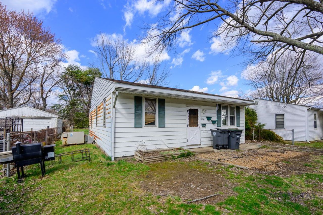 listing, photo 1