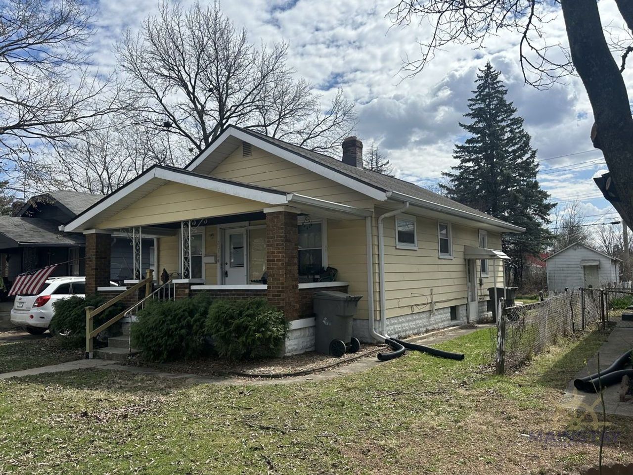 listing, photo 1