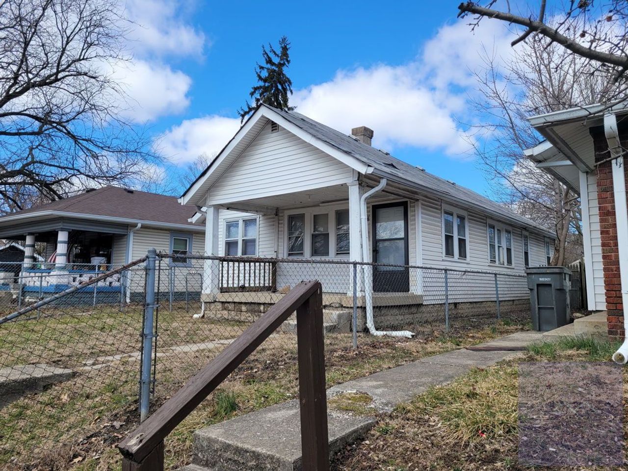listing, photo 1