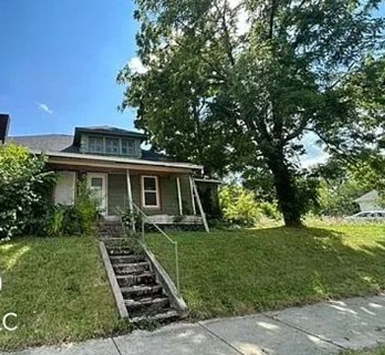 listing, photo 1