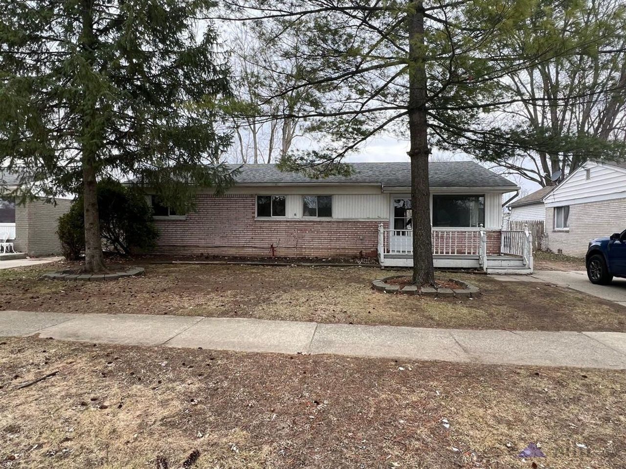 listing, photo 1