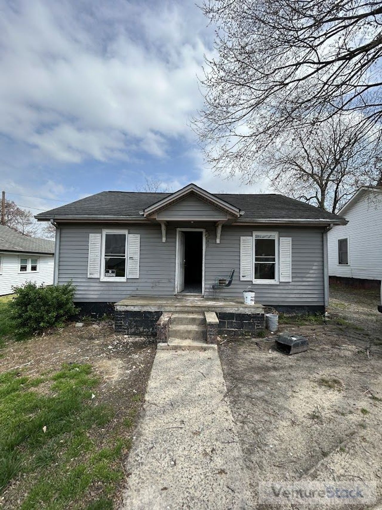 listing, photo 1