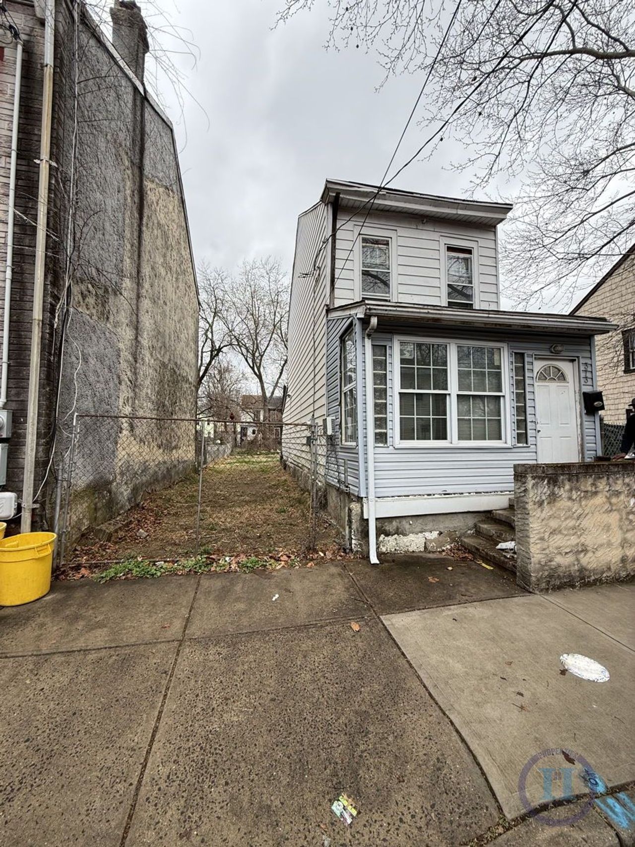 listing, photo 1