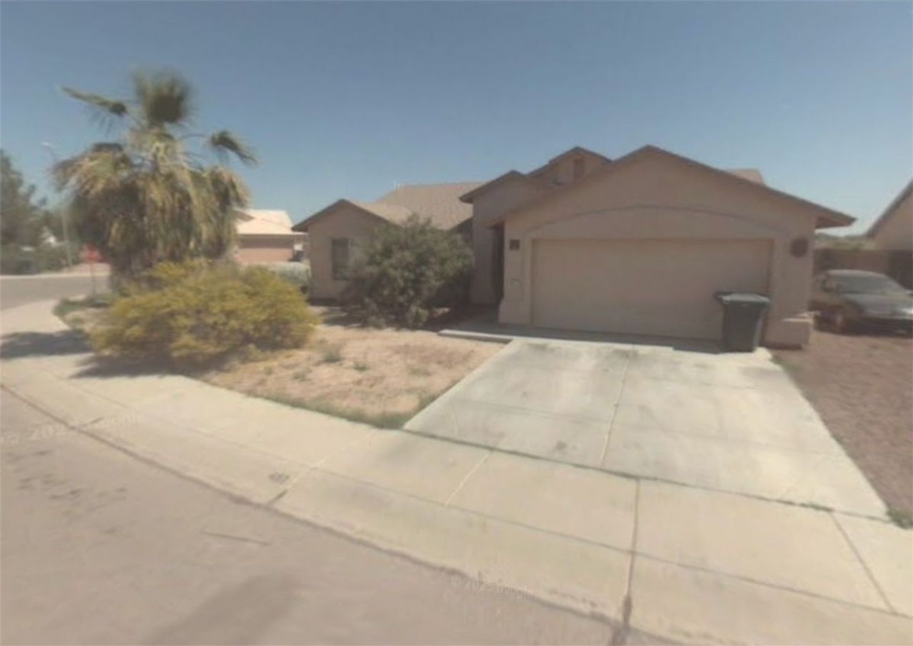 listing, photo 1