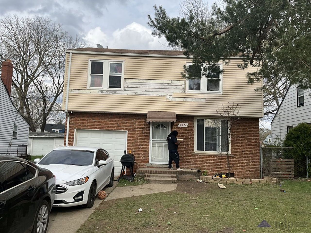 listing, photo 1