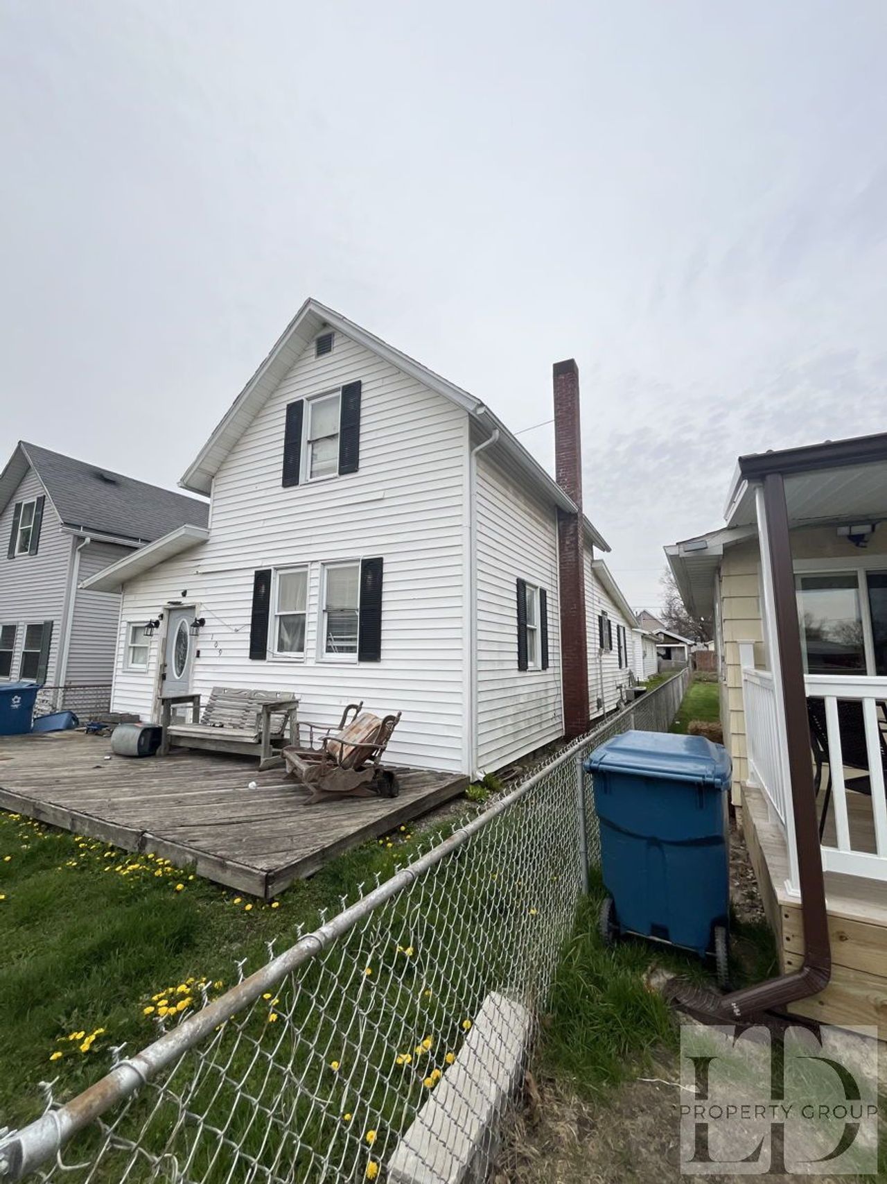 listing, photo 1