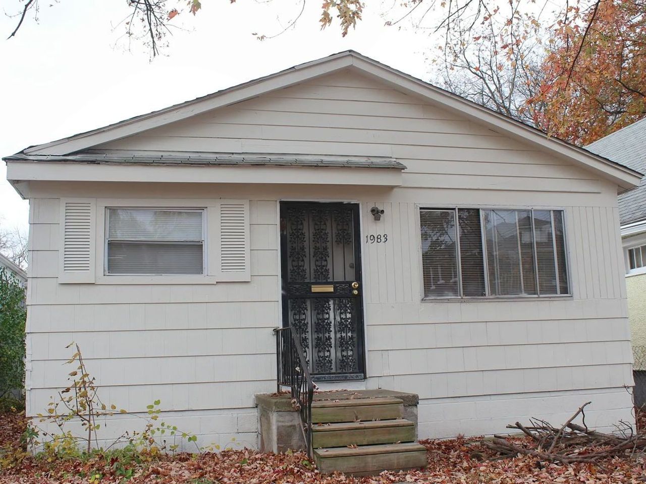 listing, photo 1