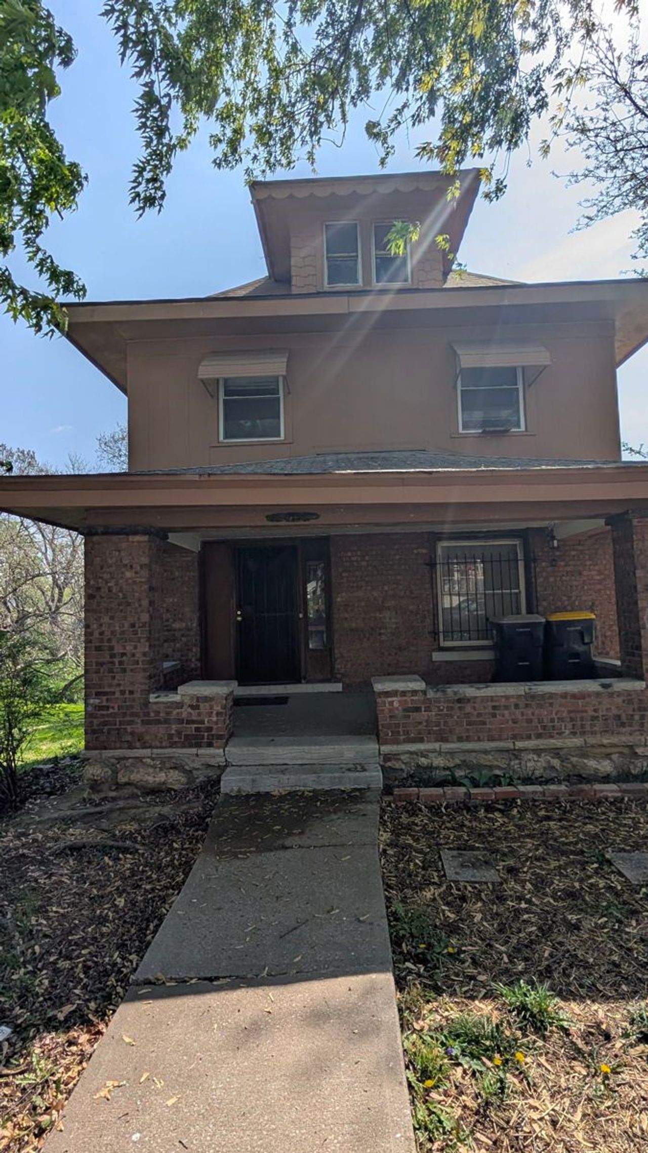 listing, photo 1