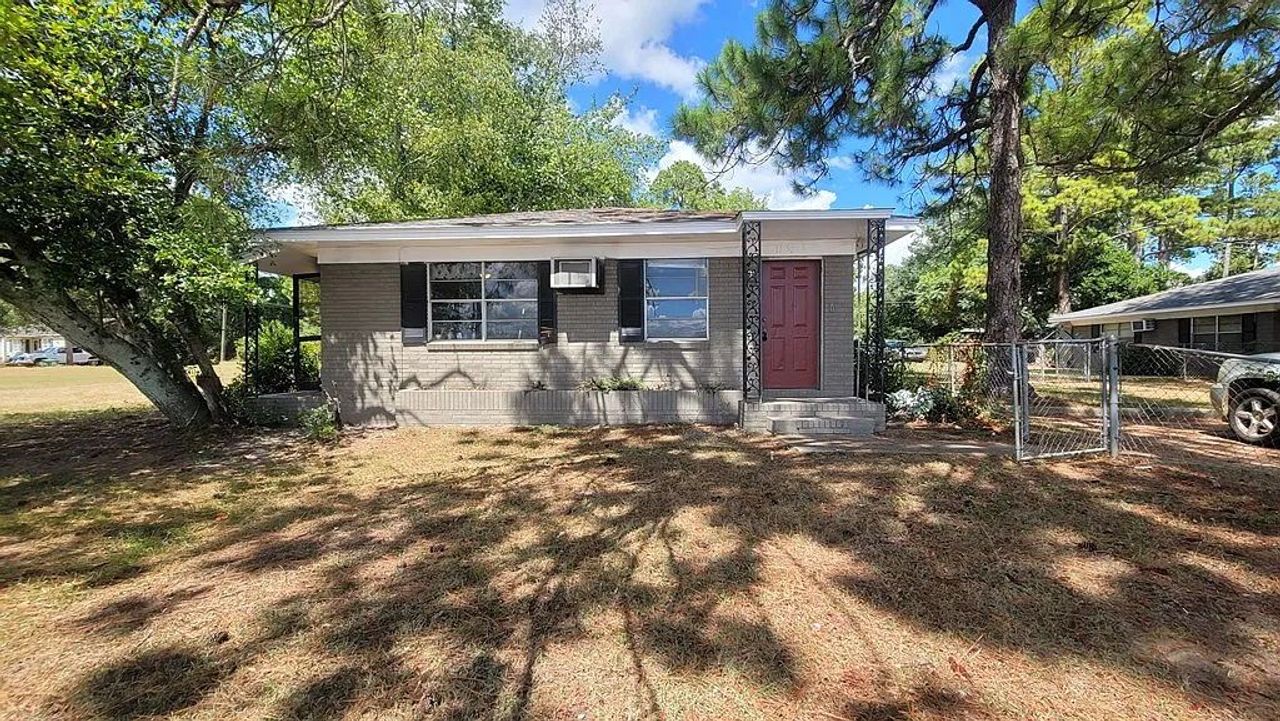 listing, photo 1