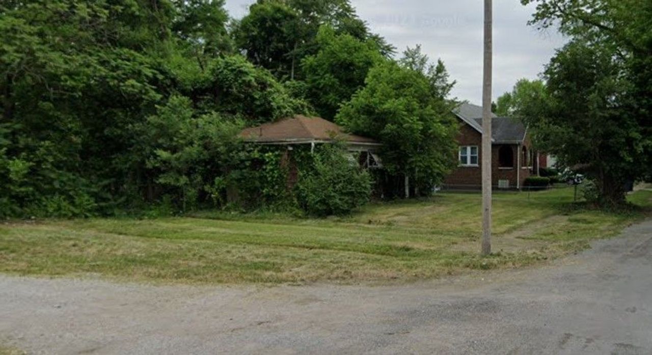 listing, photo 1