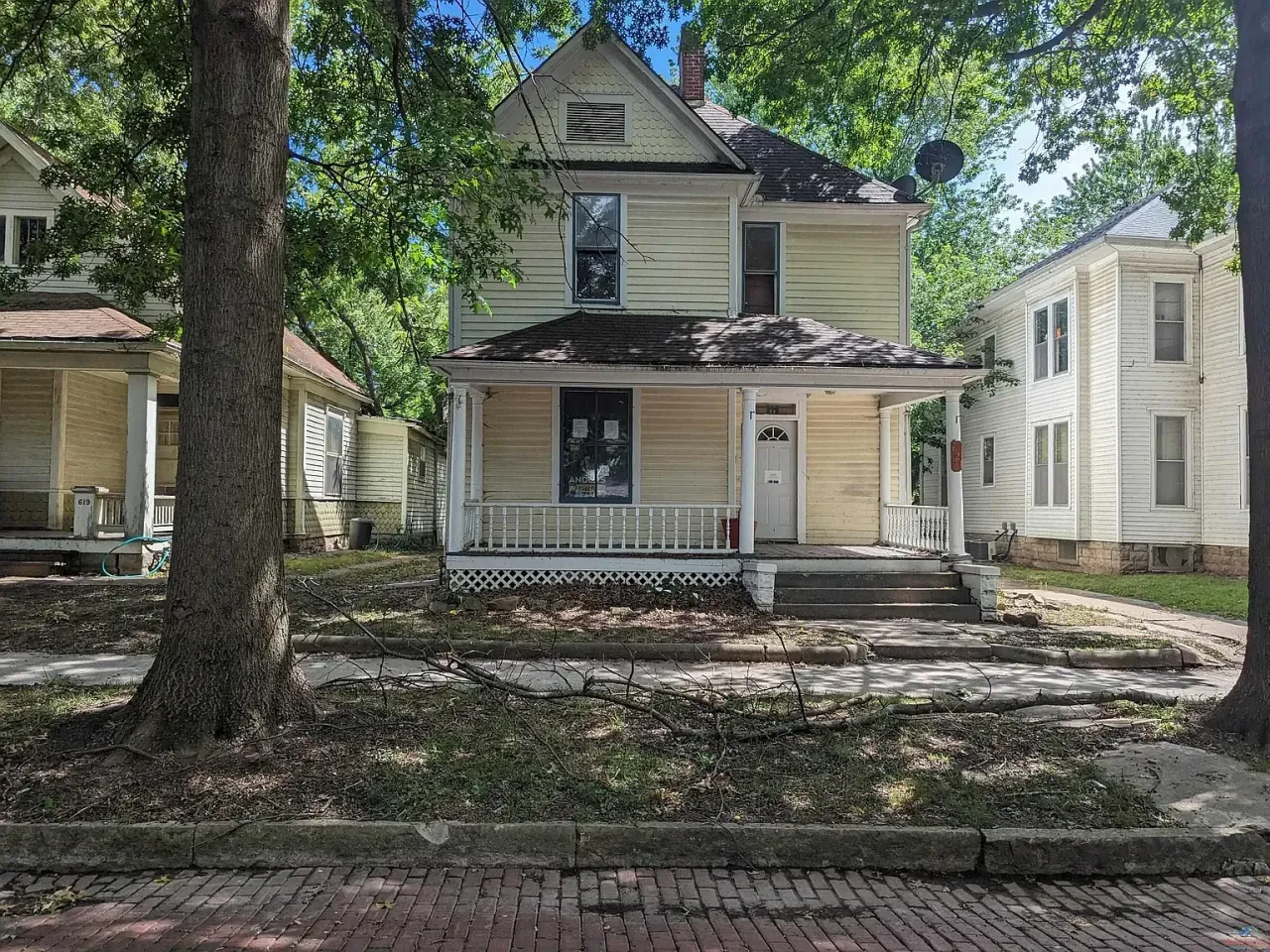 listing, photo 1