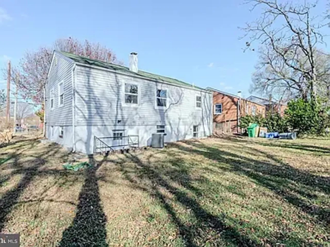 listing, photo 1