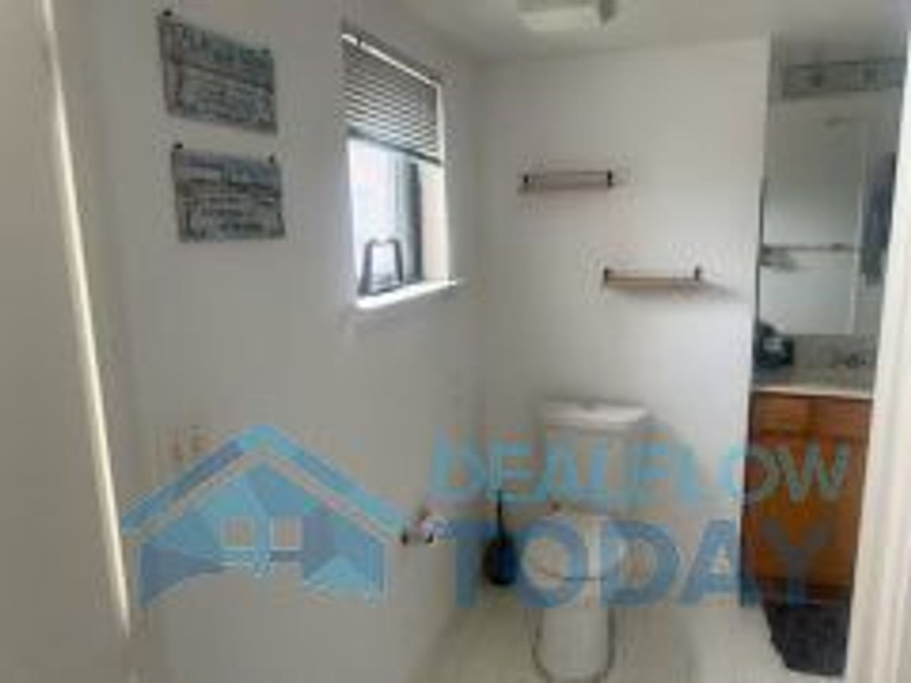 listing, photo 1
