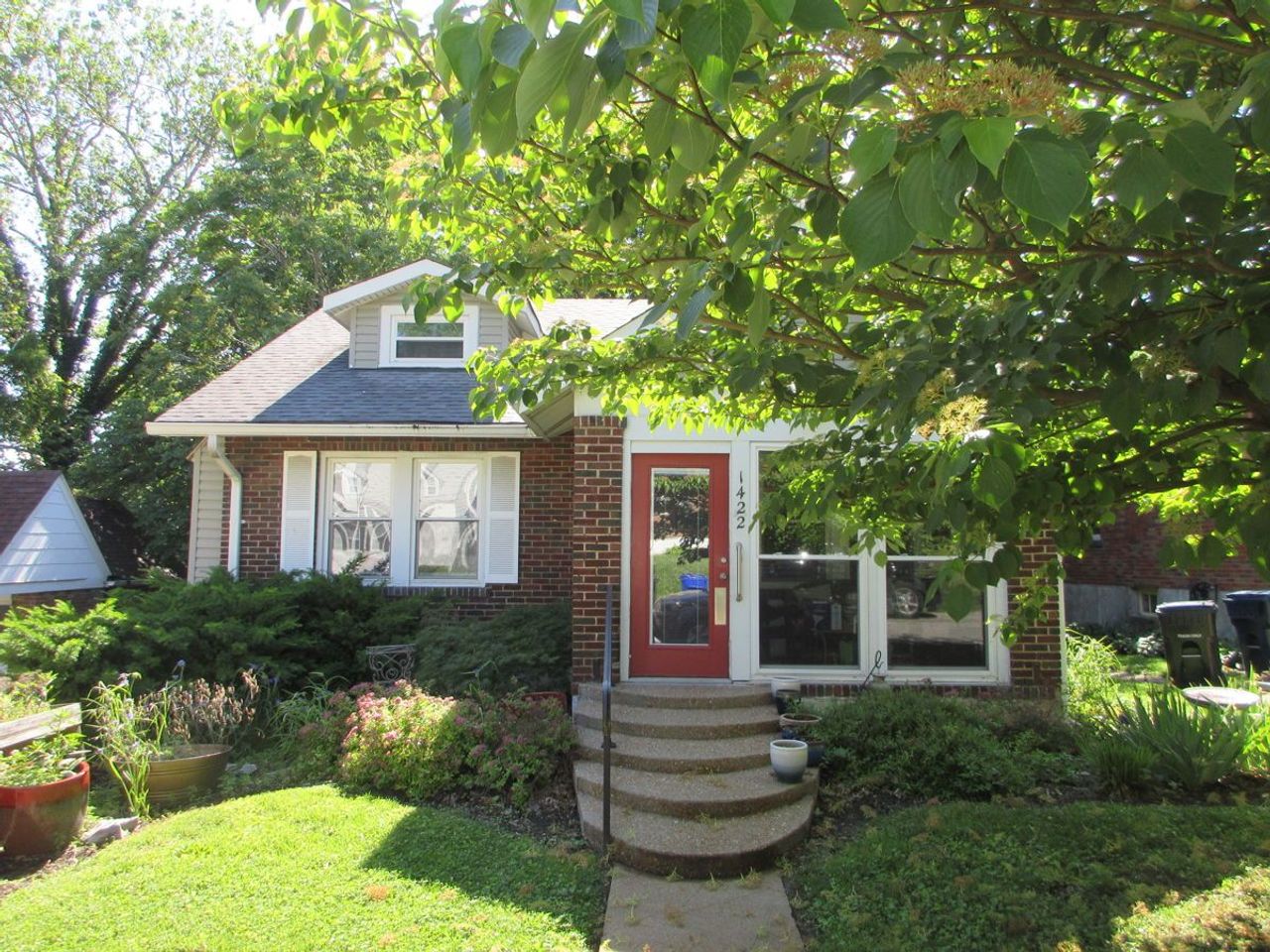 listing, photo 1