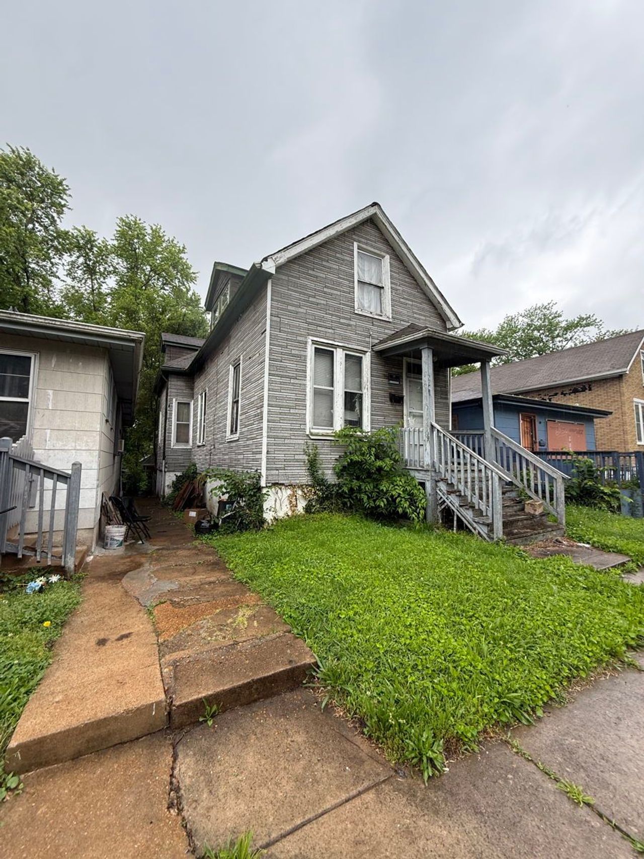 listing, photo 1