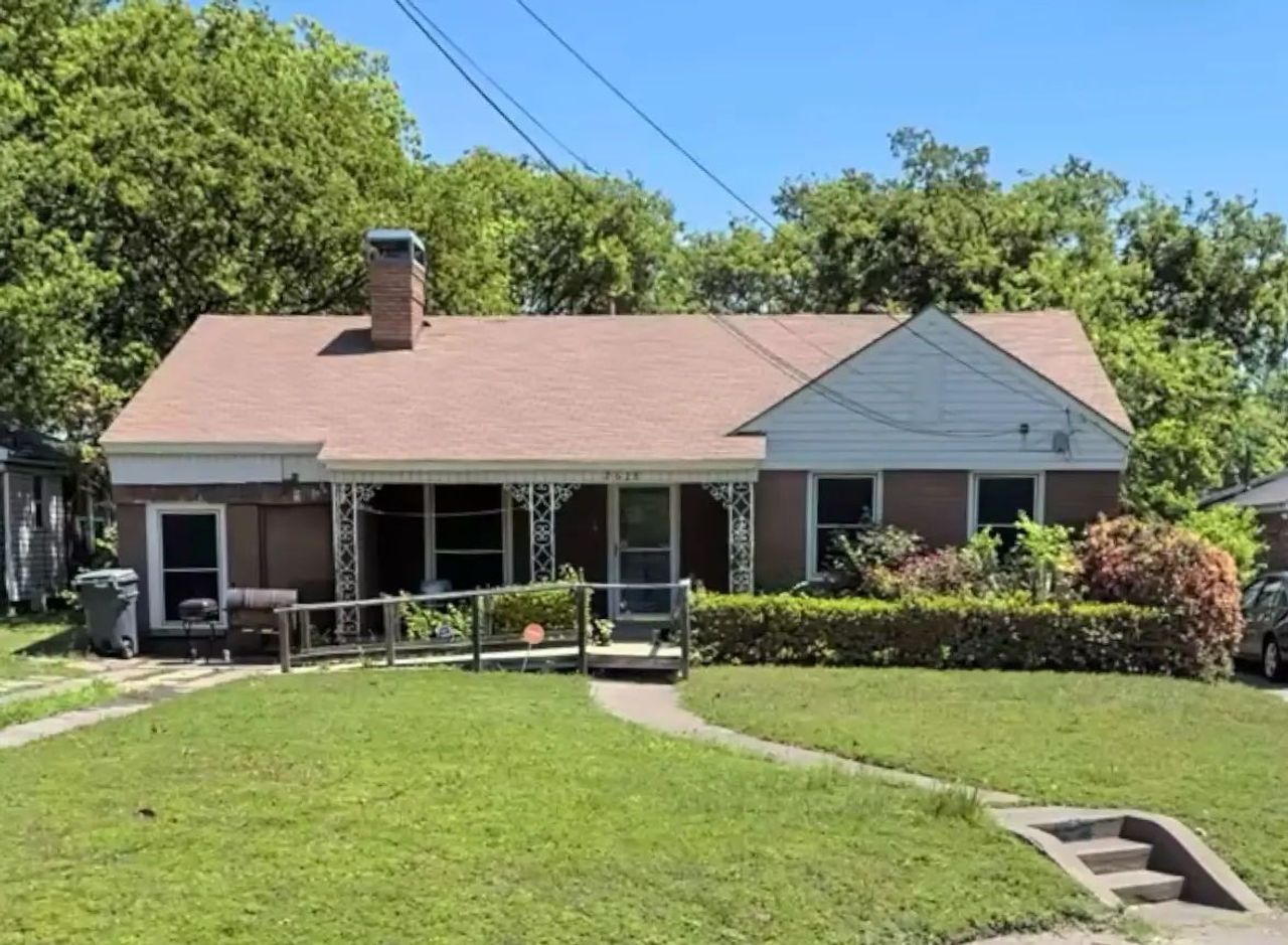 listing, photo 1