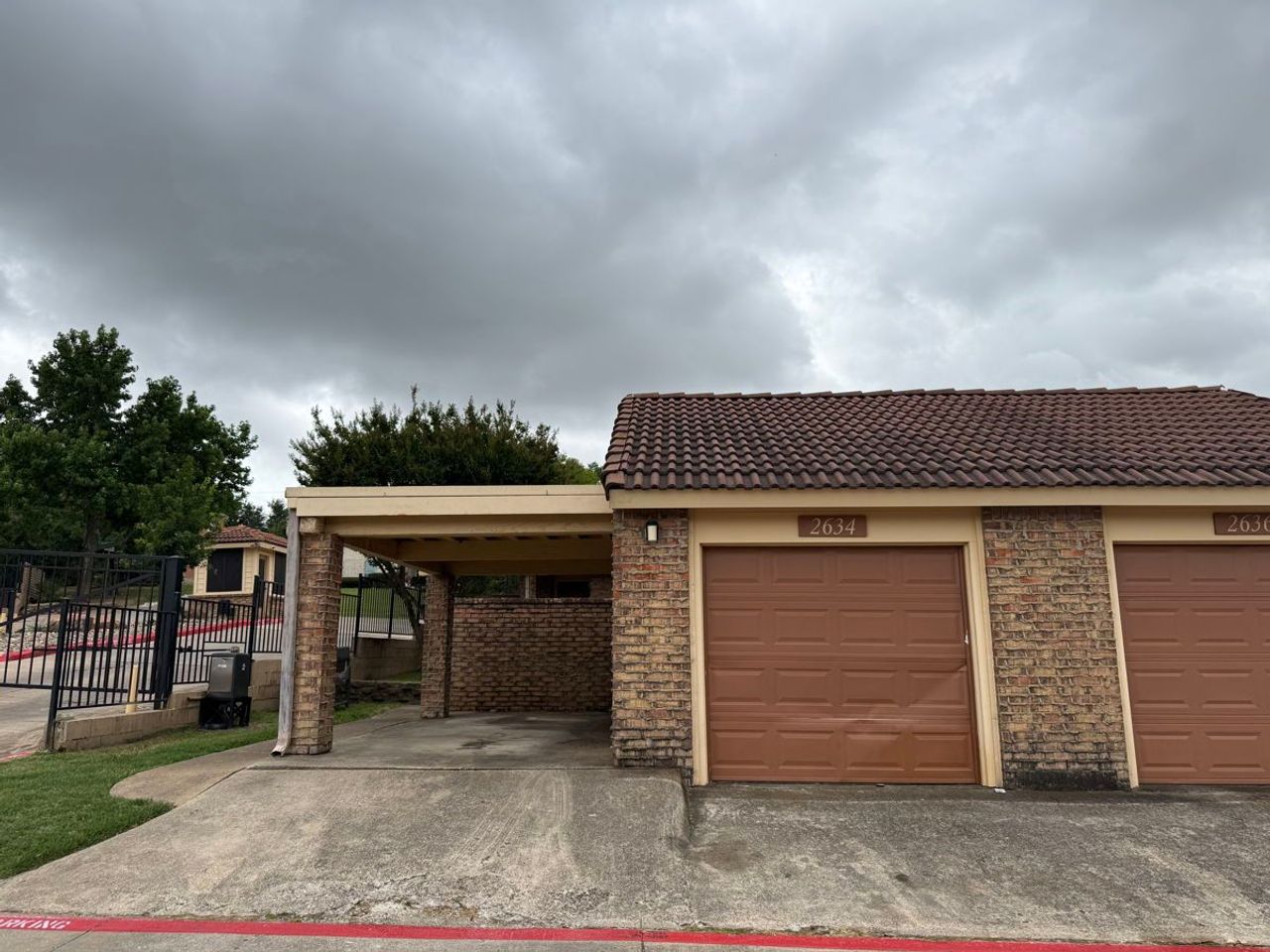 listing, photo 1