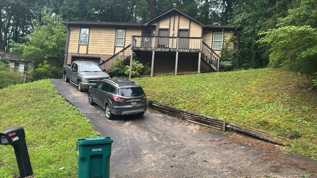 listing, photo 1