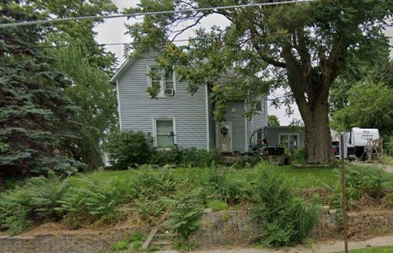listing, photo 1