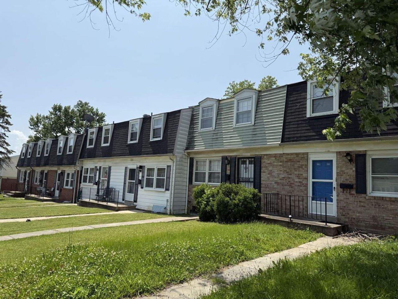 listing, photo 1