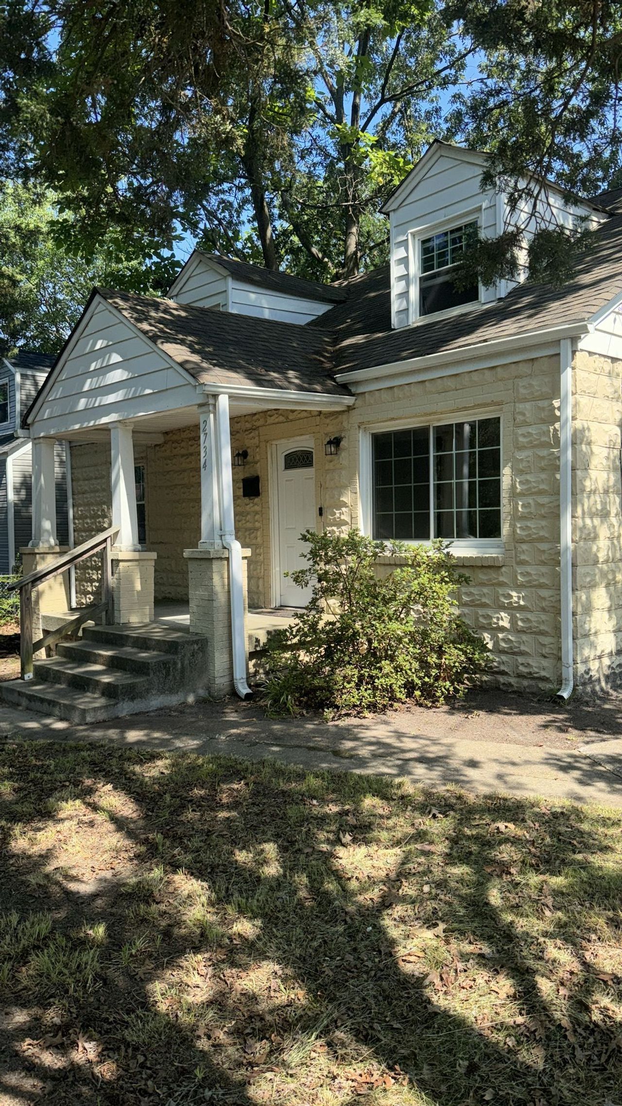 listing, photo 1